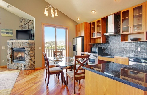 Estes Park Condo | Mount Cairns 16A - 2 Br Condo with Private Hot Tub - Lake/Mountain Views!
