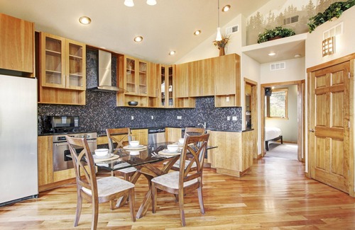 Estes Park Condo | Mount Cairns 16A - 2 Br Condo with Private Hot Tub - Lake/Mountain Views!