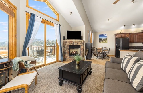 Estes Park Condo | Mount Cumulus at Marys Lake with HOT TUB!