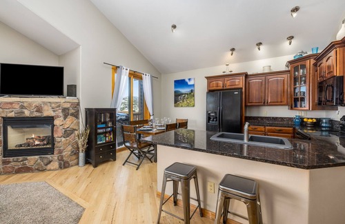 Estes Park Condo | Mount Cumulus at Marys Lake with HOT TUB!