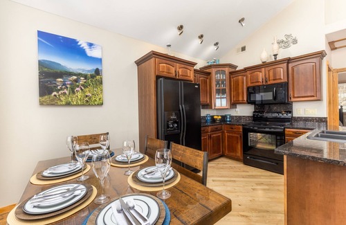 Estes Park Condo | Mount Cumulus at Marys Lake with HOT TUB!