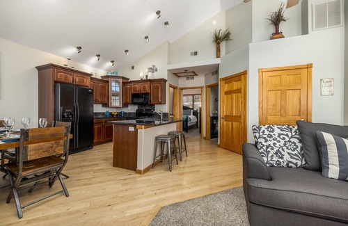 Estes Park Condo | Mount Cumulus at Marys Lake with HOT TUB!
