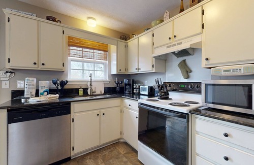 Mount Juliet House | Mount Juliet Home on 1 Acre | Private Outdoor Space | 30 Minutes to Nashville