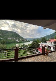 Bhimtal Hotel | Mount lake