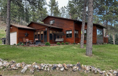 Hill City House | Mount Rushmore 9 miles, Hill City 3 miles! Sleeps 6