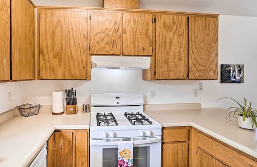 Mount Shasta House | Mount Shasta Escape w/Balcony ~ Walk to Dtwn