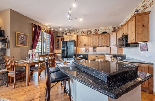 Estes Park Condo | Mount Stratus at Marys Lake with A/C!