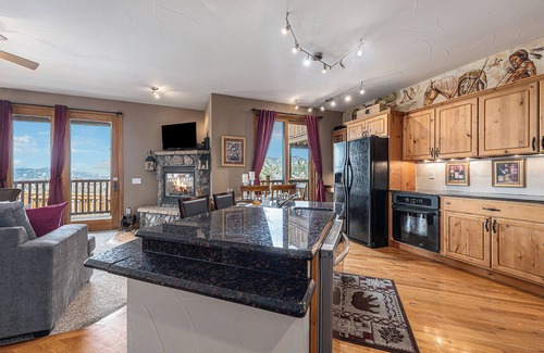 Estes Park Condo | Mount Stratus at Marys Lake with A/C!