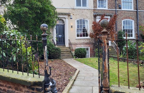 York House | Mount Terrace, YORK - Three Bedroom House, Sleeps 6
