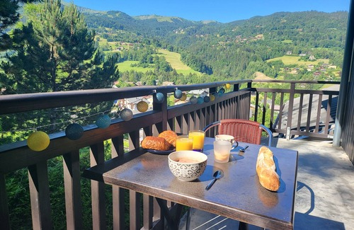 Saint-Gervais-les-Bains Apartment | Mountain apartment with indoor pool and terrace