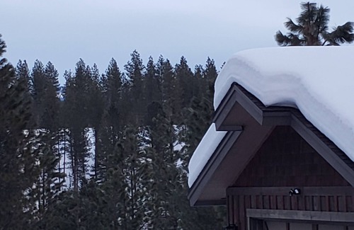 New Meadows Cabin | Mountain air and room to roam!
