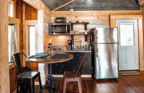Mid America Cabin | Mountain Air Treehouse - Starlight Haven