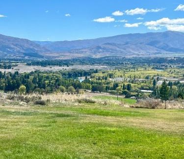 Alexandra Apartment | Mountain and river view retreat