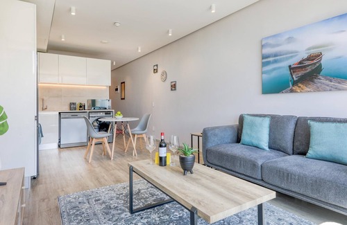 Bo'Kaap Apartment | Mountain and Seaview apartment in De Waterkant Strand Street