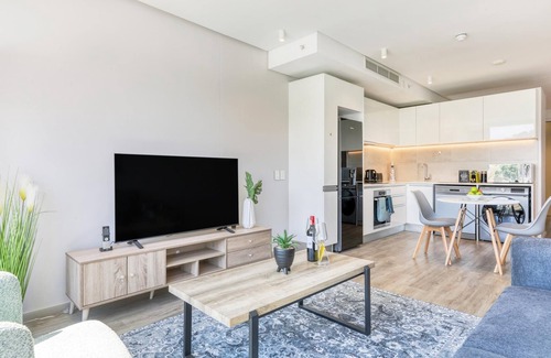 Bo'Kaap Apartment | Mountain and Seaview apartment in De Waterkant Strand Street