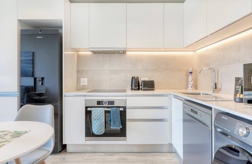 Bo'Kaap Apartment | Mountain and Seaview apartment in De Waterkant Strand Street