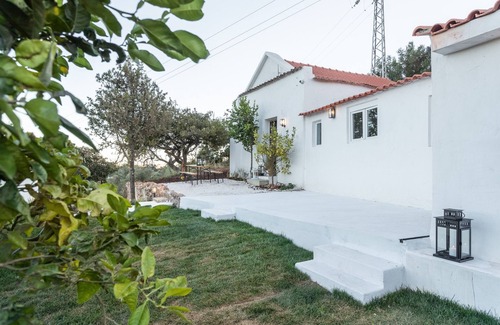 Setubal Villa | Mountain Arrábida Lodge by CadenzaLux