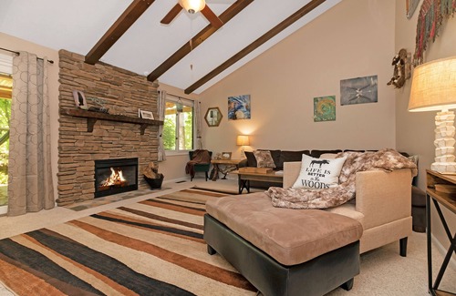 Hendersonville Cottage | Mountain Art Cottage in WNC between downtown Hendersonville and Dupont trails
