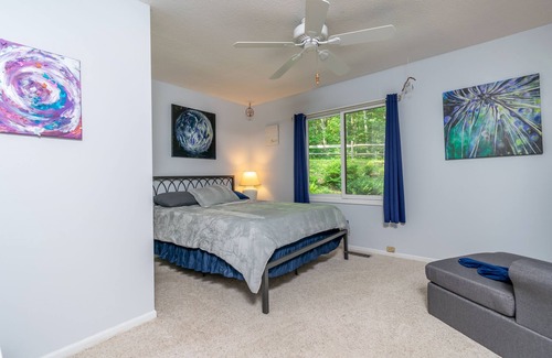 Hendersonville Cottage | Mountain Art Cottage in WNC between downtown Hendersonville and Dupont trails