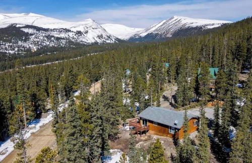Valley of the Sun Cabin | Mountain base camp, 2 bedroom, wood stove amazing views, Middle of everything