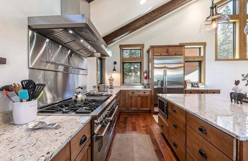 Lake Forest House | Mountain Bliss in Tahoe City - Hot Tub - Large Home - Luxury