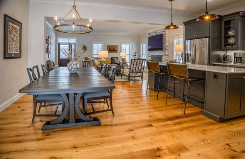 Lanesborough House | Mountain Blossom Retreat by Evergreen Home