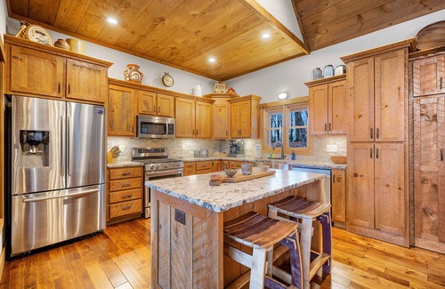 Mineral Bluff Cabin | Mountain Breeze, an exquisite home with stunning mountain views is conveniently