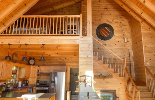 Ferguson Cabin | Mountain Cabin,Great View,HotTub,Hiking/Horse Trails,WiFi
