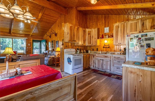 Cody Cabin | Mountain Cabin Near Clarks Fork River