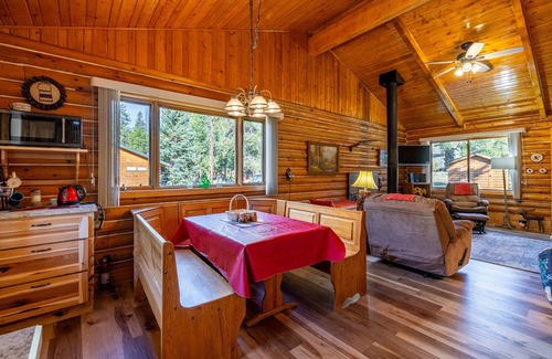 Cody Cabin | Mountain Cabin Near Clarks Fork River