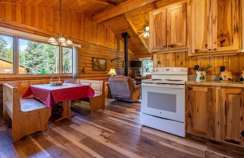 Cody Cabin | Mountain Cabin Near Clarks Fork River