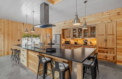 Conway House | Mountain Cabin Perfect for Leaf Peeping W/Hot Tub