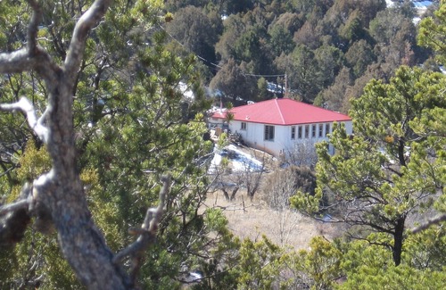 Trampas House | Mountain Cabin Retreat FAST WiFi, Ski Sipapu,Hike, Hunt,Fish,Art, Taos, Santa Fe