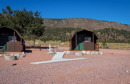 Canon City Cabin | Mountain Cabin Stay | BBQ & Picnic Area | Near Royal Gorge Bridge & Park