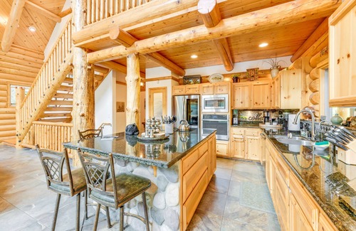 Shaver Lake Cabin | Mountain Cabin w/Hot Tub: 4 Mi to Shaver Lake!