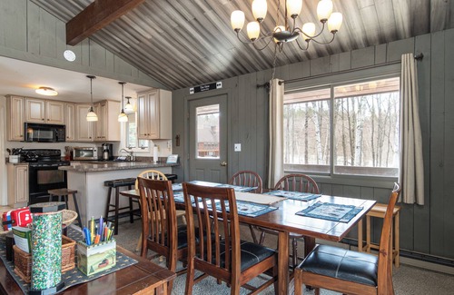 Ludlow Cabin | Mountain cabin w/slope views & grill