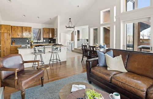 Glenwood Springs House | Mountain Chalet on 40 Private Acres with access to Sunlight/Aspen/Vail Resorts