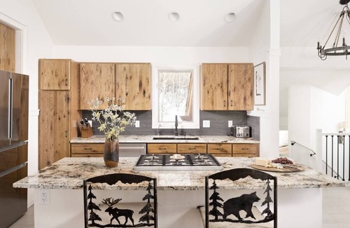 Glenwood Springs House | Mountain Chalet on 40 Private Acres with access to Sunlight/Aspen/Vail Resorts
