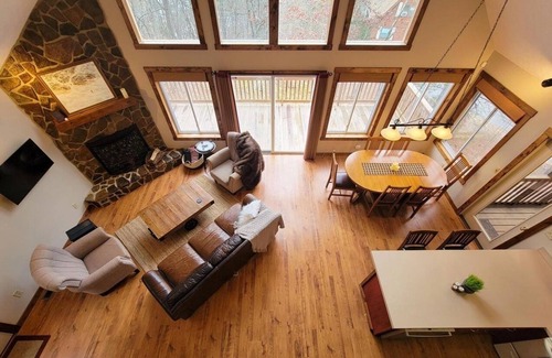 Basye Ski Chalet | Mountain Chalet Getaway by Bryce Resort l Screened In Porch l WiFi
