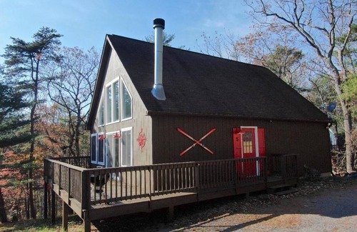 Basye Ski Chalet | Mountain Chalet Getaway by Bryce Resort l Screened In Porch l WiFi