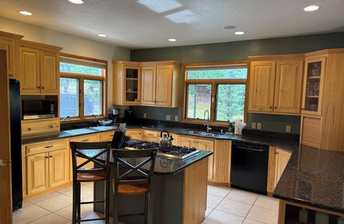 Blue River House | Mountain Chalet located in Blue River 5 minutes South of Breckenridge.