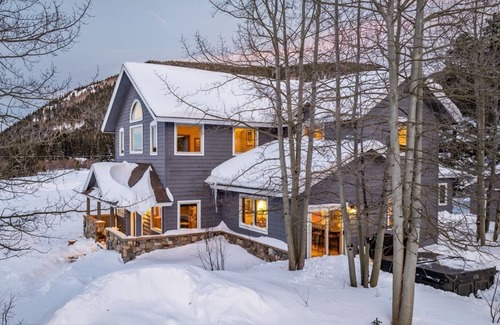 Blue River House | Mountain Chalet located in Blue River 5 minutes South of Breckenridge.