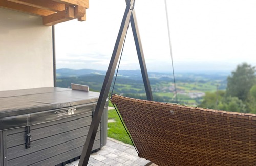 Grainet Ski Chalet | Mountain chalet view