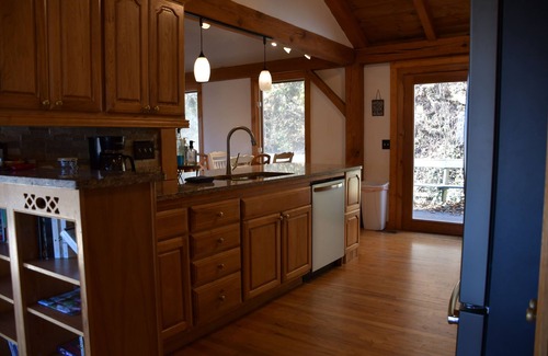 Laurel Ridge Ski Chalet | Mountain Chalet with Beautiful Views, Pet Friendly, 6 Bdrms, 2 kings