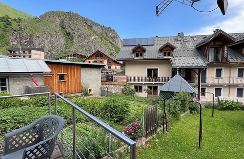 Valloire Ski Chalet | Mountain chalet with garden and terrace Valloire Galibier center