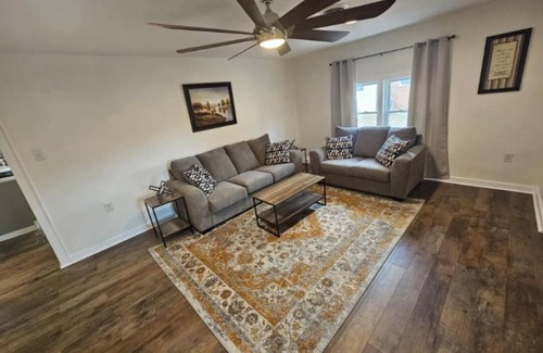 Wiley Ford House | Mountain Charm Retreat - 2 BR House - Minutes to Downtown Cumberland & Potomac