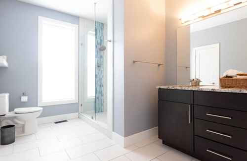 Whittier House | Mountain & City Views, Rooftop Patio, Pets Stay Free, On-Site 400sqft Gym Option