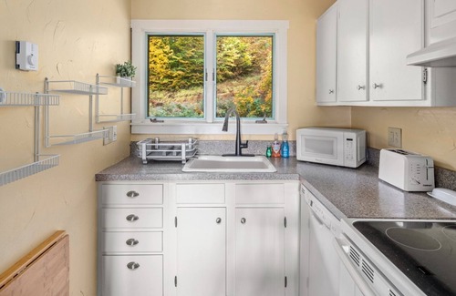 Bolton Valley Condo | Mountain condo balcony views