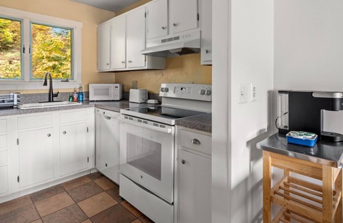 Bolton Valley Condo | Mountain condo balcony views