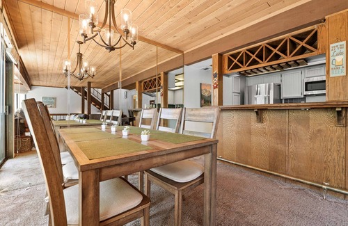 Big Bear Lake House | Mountain Condo has King Suite, Soaking Tub, Arcade, Pool and Hot Tub Access!